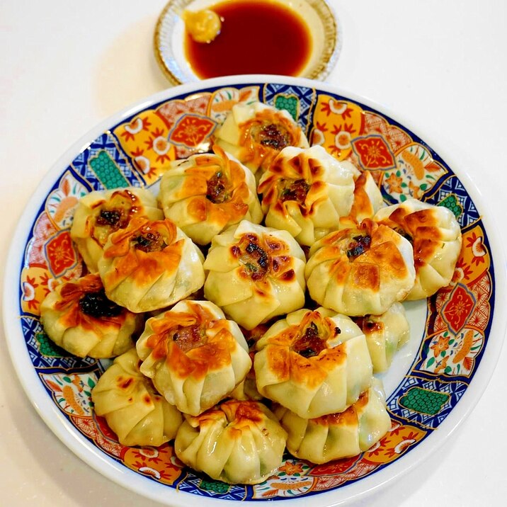 ご飯のおかずにもビールのお供にも最適！にら饅頭